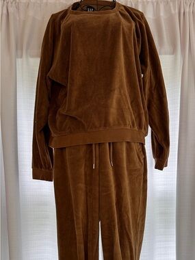GAP Brown Velour Crewneck Top and Jogger Pant Leisure Set